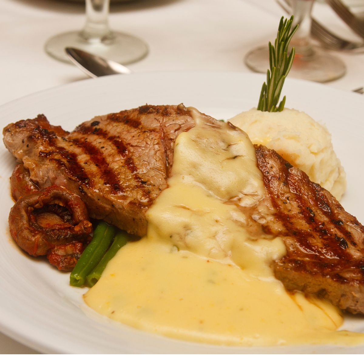 hollandaise sauce over chicken