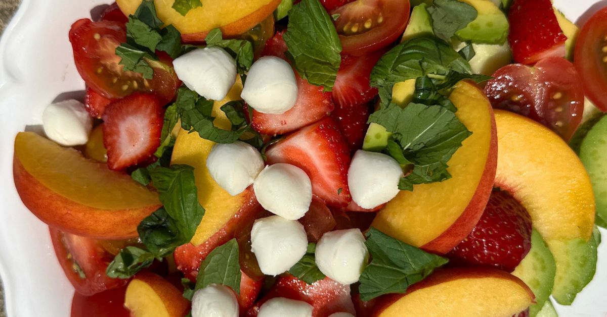 Strawberry Peach Salad with Basil Strawberry Peach Dressing