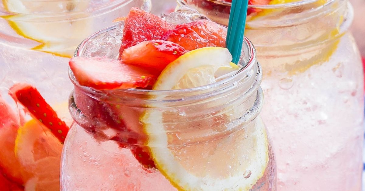 Strawberry Lemonade Cocktail