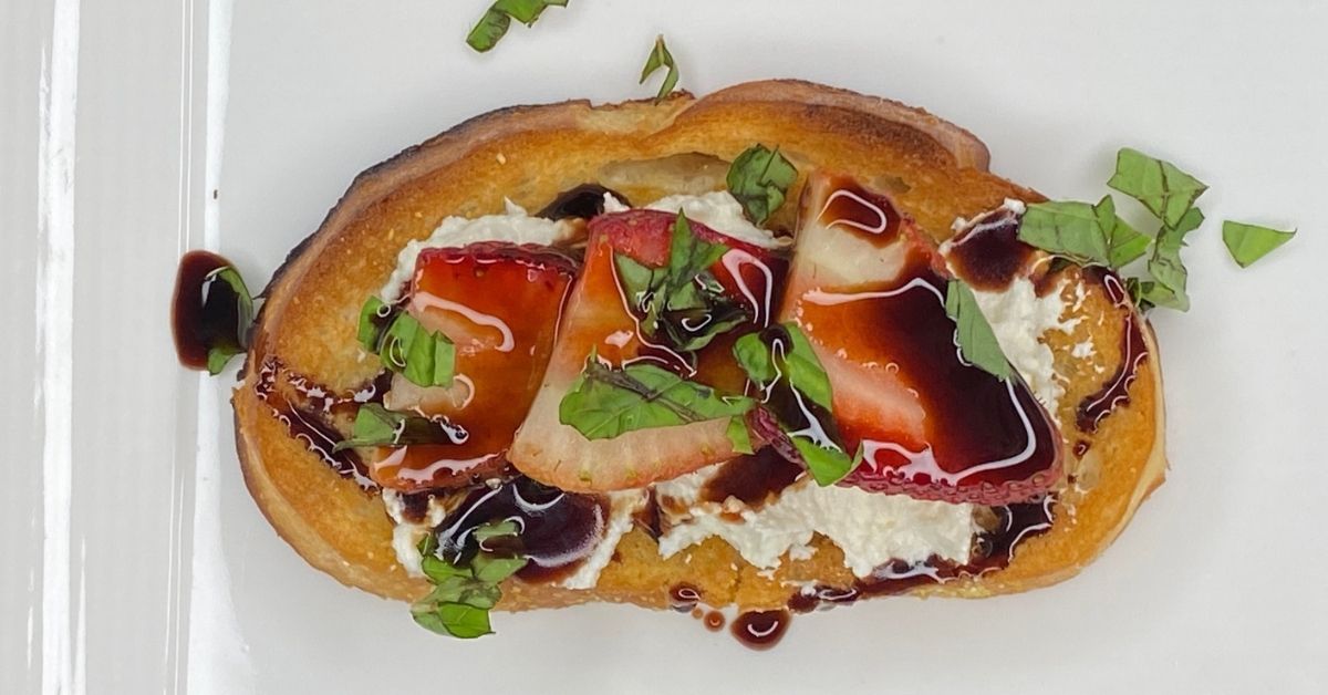 Strawberry Goat Cheese Crostini